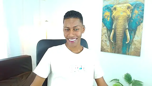 maiki18  online show from 12-22-25, 08:39