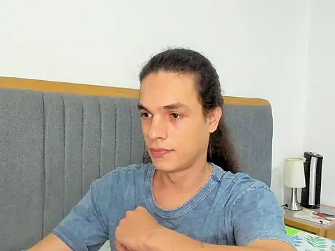 uglycoyote18 online show from 10-26-25, 10:04