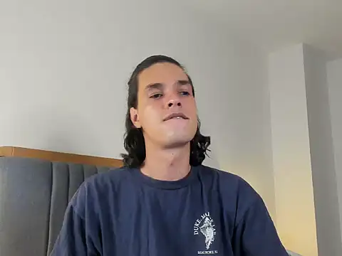 uglycoyote18 online show from 08-02-26, 12:42