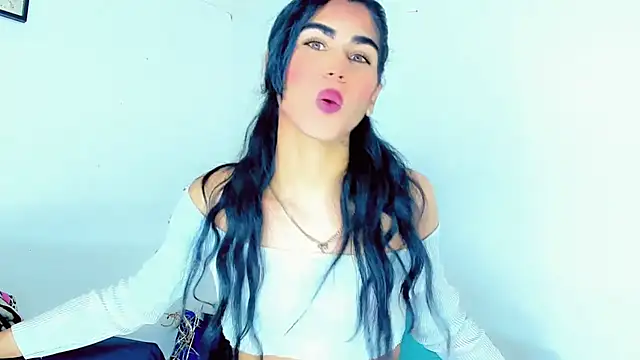 Snapshot of hannabigdirty chatting on 12-24-24, 01:06 hannabigdirty online show from 12-24-24, 01:06