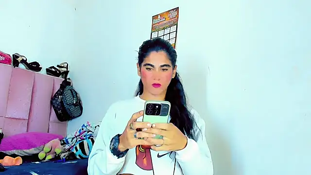 Snapshot of hannabigdirty chatting on 02-19-25, 01:06 hannabigdirty online show from 02-19-25, 01:06