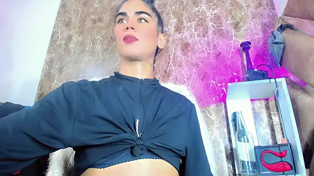 Snapshot of hannabigdirty chatting on 10-10-25, 03:16 hannabigdirty online show from 10-10-25, 03:16