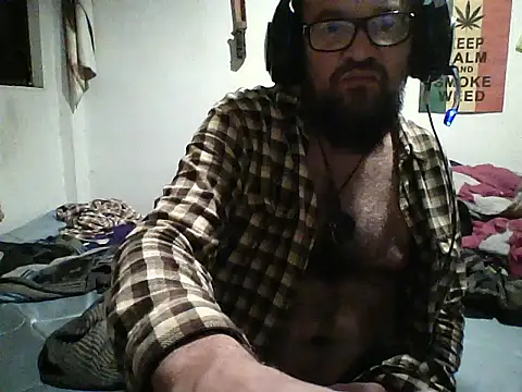 Snapshot of LECHEBALLS chatting on 10-17-25, 04:04 LECHEBALLS online show from 10-17-25, 04:04