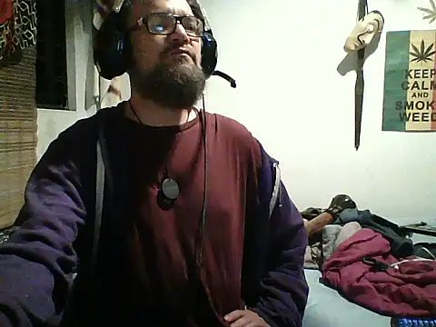 Snapshot of LECHEBALLS chatting on 10-21-25, 01:06 LECHEBALLS online show from 10-21-25, 01:06