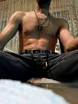 Snapshot of Cirkon1984 chatting on 02-21-25, 03:10 Cirkon1984 online show from 02-21-25, 03:10