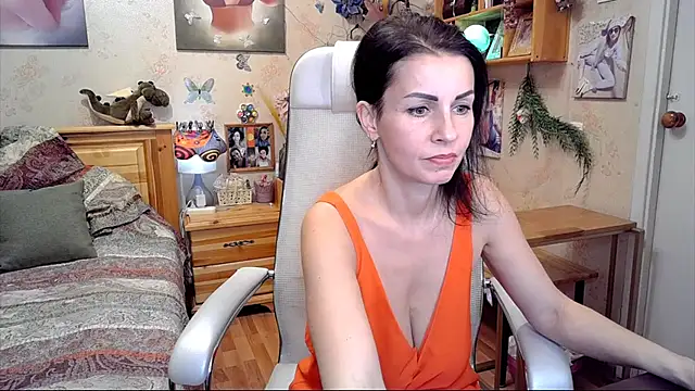 Snapshot of Kendra_Mom chatting on 02-27-25, 06:42 Kendra Mom online show from 02-27-25, 06:42