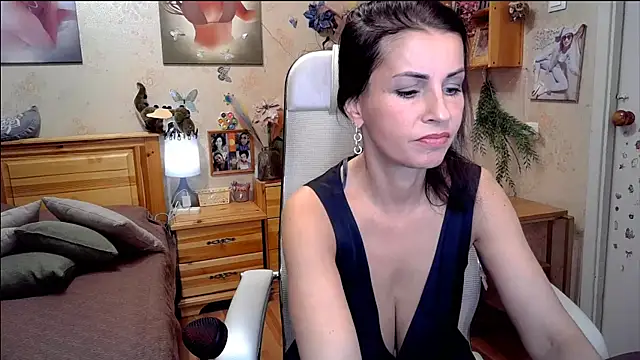 Snapshot of Kendra_Mom chatting on 11-28-25, 09:23 Kendra Mom online show from 11-28-25, 09:23