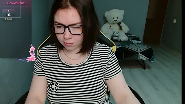 Snapshot of Emily_Amorre chatting on 10-06-25, 01:14 Emily Amorre online show from 10-06-25, 01:14