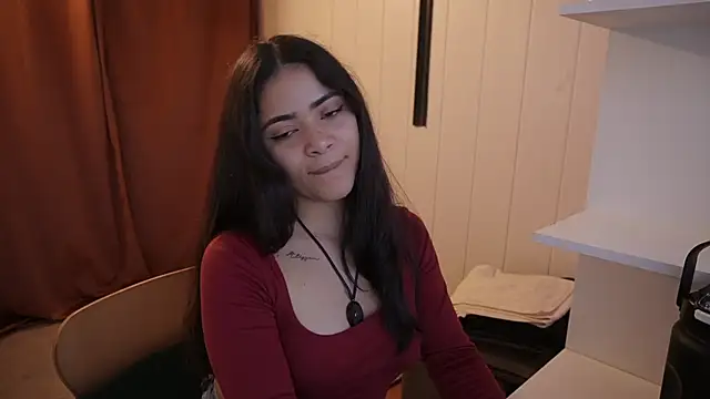 Snapshot of Feetgirl01 chatting on 12-15-24, 04:26 Feetgirl01 online show from 12-15-24, 04:26