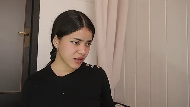 Snapshot of Feetgirl01 chatting on 02-20-25, 09:55 Feetgirl01 online show from 02-20-25, 09:55