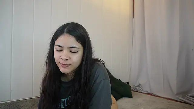 Snapshot of Feetgirl01 chatting on 02-27-25, 10:59 Feetgirl01 online show from 02-27-25, 10:59