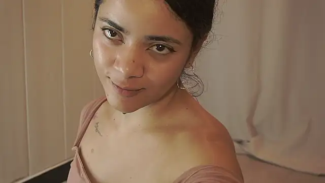 Snapshot of Feetgirl01 chatting on 09-18-25, 05:26 Feetgirl01 online show from 09-18-25, 05:26