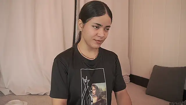 Snapshot of Feetgirl01 chatting on 10-17-25, 10:07 Feetgirl01 online show from 10-17-25, 10:07