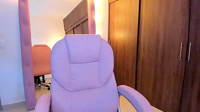 Snapshot of alikahouston4 chatting on 02-26-26, 01:37 alikahouston4 online show from 02-26-26, 01:37