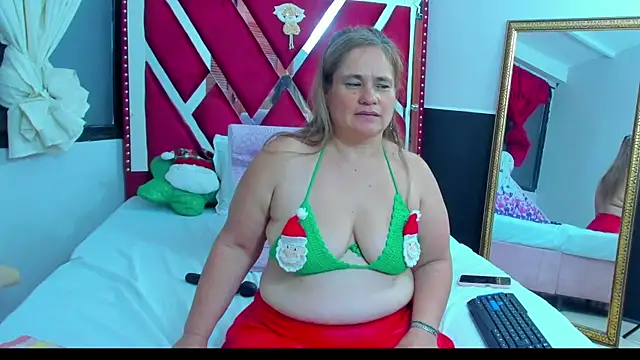 Snapshot of AnyelaGitanaMature chatting on 12-24-24, 04:00 AnyelaGitanaMature online show from 12-24-24, 04:00