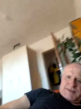 Snapshot of Milkasahne64 chatting on 09-19-25, 11:22 Milkasahne64 online show from 09-19-25, 11:22