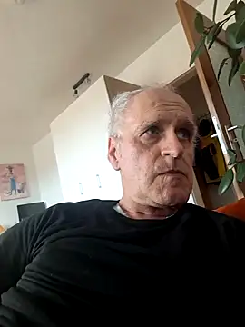 Snapshot of Milkasahne64 chatting on 09-24-25, 10:40 Milkasahne64 online show from 09-24-25, 10:40