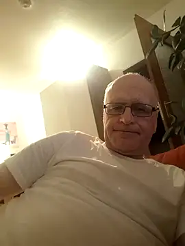 Snapshot of Milkasahne64 chatting on 10-23-25, 05:44 Milkasahne64 online show from 10-23-25, 05:44