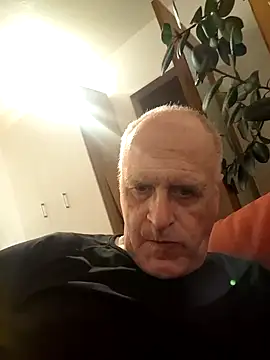 Snapshot of Milkasahne64 chatting on 10-29-25, 05:58 Milkasahne64 online show from 10-29-25, 05:58