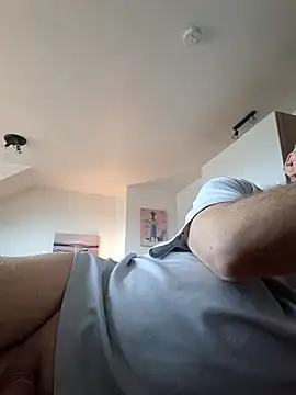 Snapshot of Milkasahne64 chatting on 11-01-25, 10:28 Milkasahne64 online show from 11-01-25, 10:28