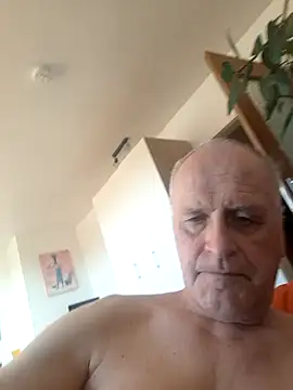 Snapshot of Milkasahne64 chatting on 11-07-25, 11:32 Milkasahne64 online show from 11-07-25, 11:32