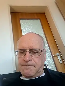 Milkasahne64 online show from 02-12-26, 10:21