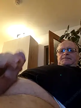 Milkasahne64 online show from 03-24-26, 07:08