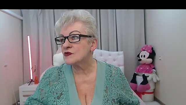 Snapshot of KayleSmoll chatting on 04-21-26, 07:06 KayleSmoll online show from 04-21-26, 07:06