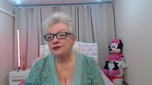 Snapshot of KayleSmoll chatting on 04-27-26, 06:39 KayleSmoll online show from 04-27-26, 06:39