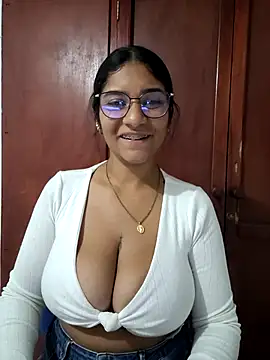 Sofythom1 online show from 02-11-26, 04:17