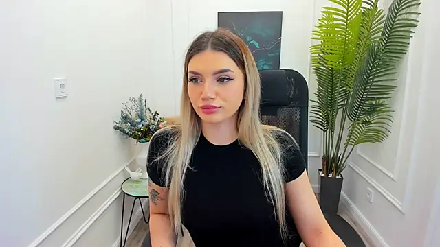 SelenaeMoore online show from 10-05-25, 07:45