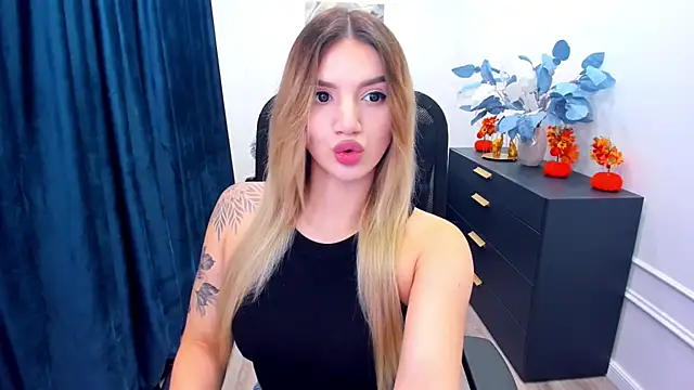 SelenaeMoore online show from 10-13-25, 07:36