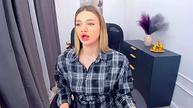 SelenaeMoore online show from 03-02-26, 07:54