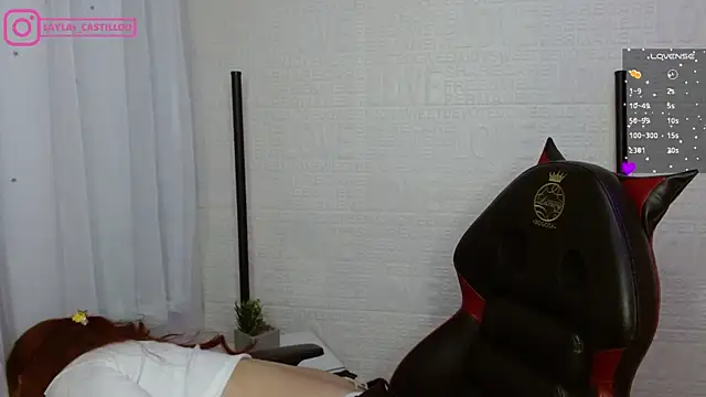 Layla castilloo online show from 01-11-25, 02:04