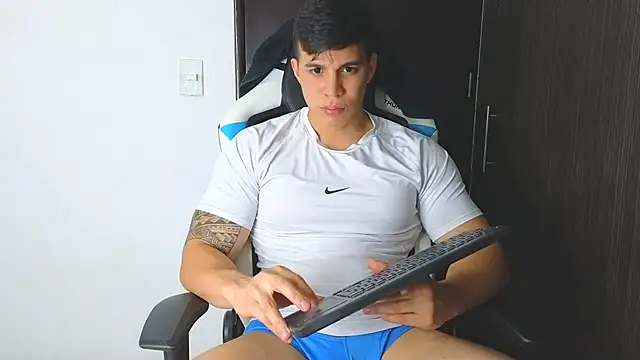 Snapshot of Ethanstill1 chatting on 12-13-24, 03:49 Ethanstill1 online show from 12-13-24, 03:49