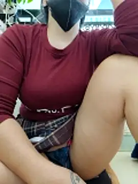 Snapshot of lyna_bl chatting on 12-23-25, 03:37 lyna bl online show from 12-23-25, 03:37