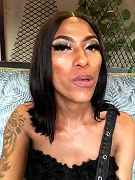 Snapshot of Kylie_Hairy_Bbc chatting on 10-22-25, 04:07 Kylie Hairy Bbc online show from 10-22-25, 04:07