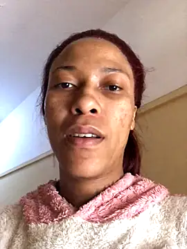 Snapshot of Kylie_Hairy_Bbc chatting on 11-25-25, 01:22 Kylie Hairy Bbc online show from 11-25-25, 01:22