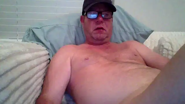 Snapshot of Goldenbear3111 chatting on 05-16-26, 02:19 Goldenbear3111 online show from 05-16-26, 02:19