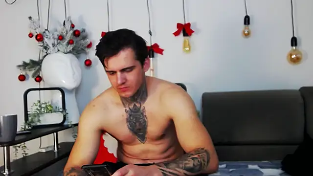 Snapshot of CarterCole chatting on 12-28-24, 07:44 CarterCole online show from 12-28-24, 07:44