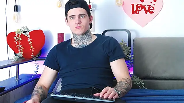 Snapshot of CarterCole chatting on 02-06-25, 06:51 CarterCole online show from 02-06-25, 06:51