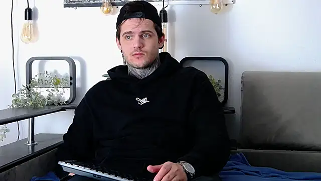 Snapshot of CarterCole chatting on 03-03-25, 01:31 CarterCole online show from 03-03-25, 01:31