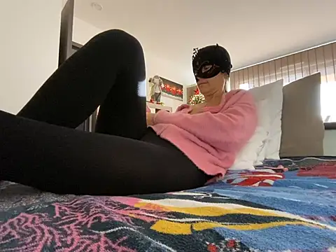 Snapshot of Marilou1983 chatting on 12-13-24, 08:51 Marilou1983 online show from 12-13-24, 08:51