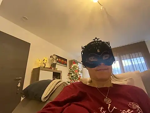 Snapshot of Marilou1983 chatting on 12-22-24, 01:55 Marilou1983 online show from 12-22-24, 01:55