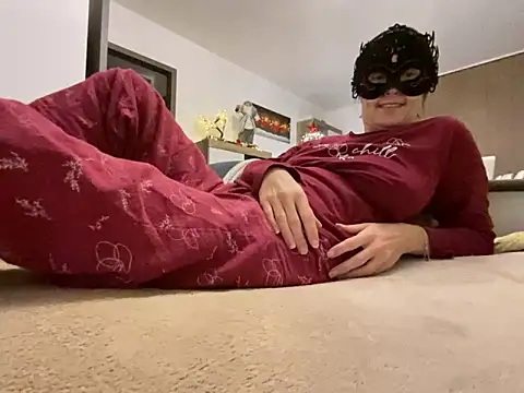 Snapshot of Marilou1983 chatting on 01-07-25, 05:53 Marilou1983 online show from 01-07-25, 05:53