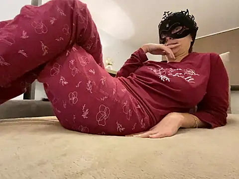 Snapshot of Marilou1983 chatting on 01-14-25, 05:56 Marilou1983 online show from 01-14-25, 05:56