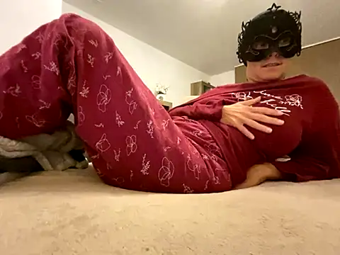 Snapshot of Marilou1983 chatting on 09-18-25, 08:11 Marilou1983 online show from 09-18-25, 08:11