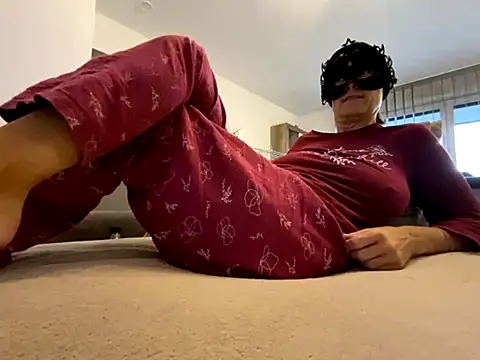 Snapshot of Marilou1983 chatting on 10-12-25, 06:23 Marilou1983 online show from 10-12-25, 06:23