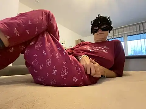 Snapshot of Marilou1983 chatting on 10-16-25, 06:47 Marilou1983 online show from 10-16-25, 06:47