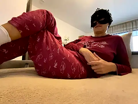 Snapshot of Marilou1983 chatting on 11-08-25, 08:14 Marilou1983 online show from 11-08-25, 08:14